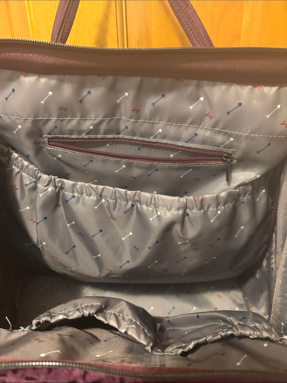 Lug Via Travel Tote with Multiple Zippered Front Pockets. Dual tote/backpack - Picture 7 of 8